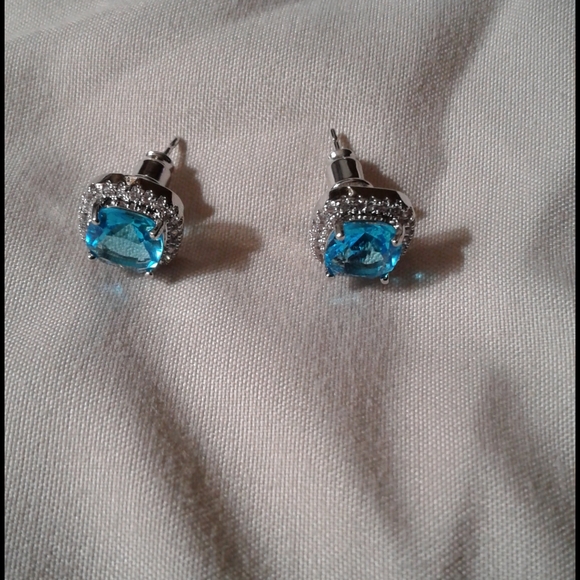 Earrings - Picture 1 of 5